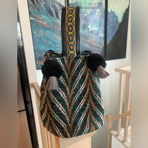 WOONAM Pure Handmade Multi color Tweed Mini Bucket Handbag Wrist Bag with poms - Picture 3 of 9